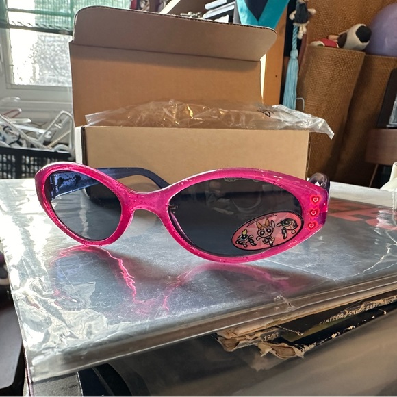 FREE WITH PURCHASE!! Power-Puff Girls Sunglasses Brand New In Box - Picture 2 of 5